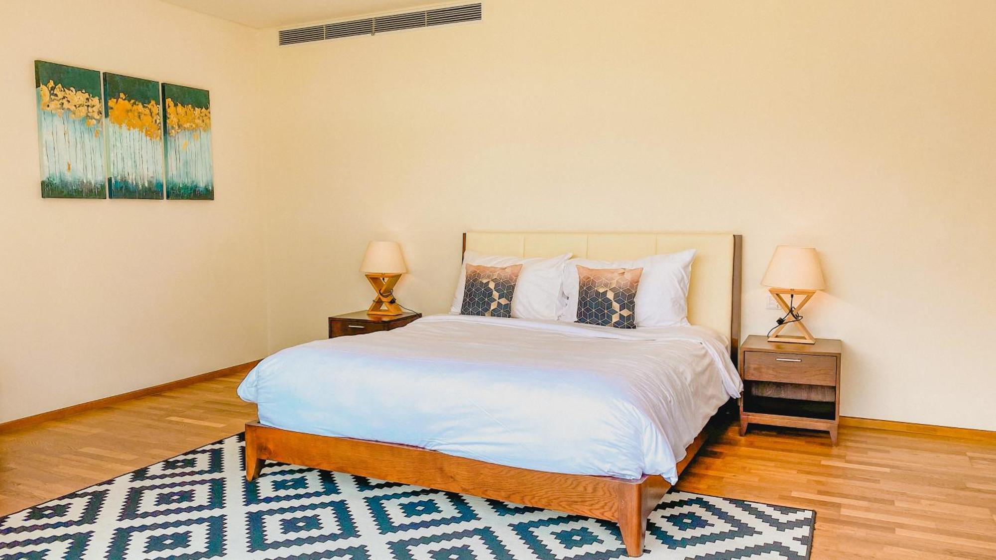 Luxury Dana & Khách sạn hẻo lánh